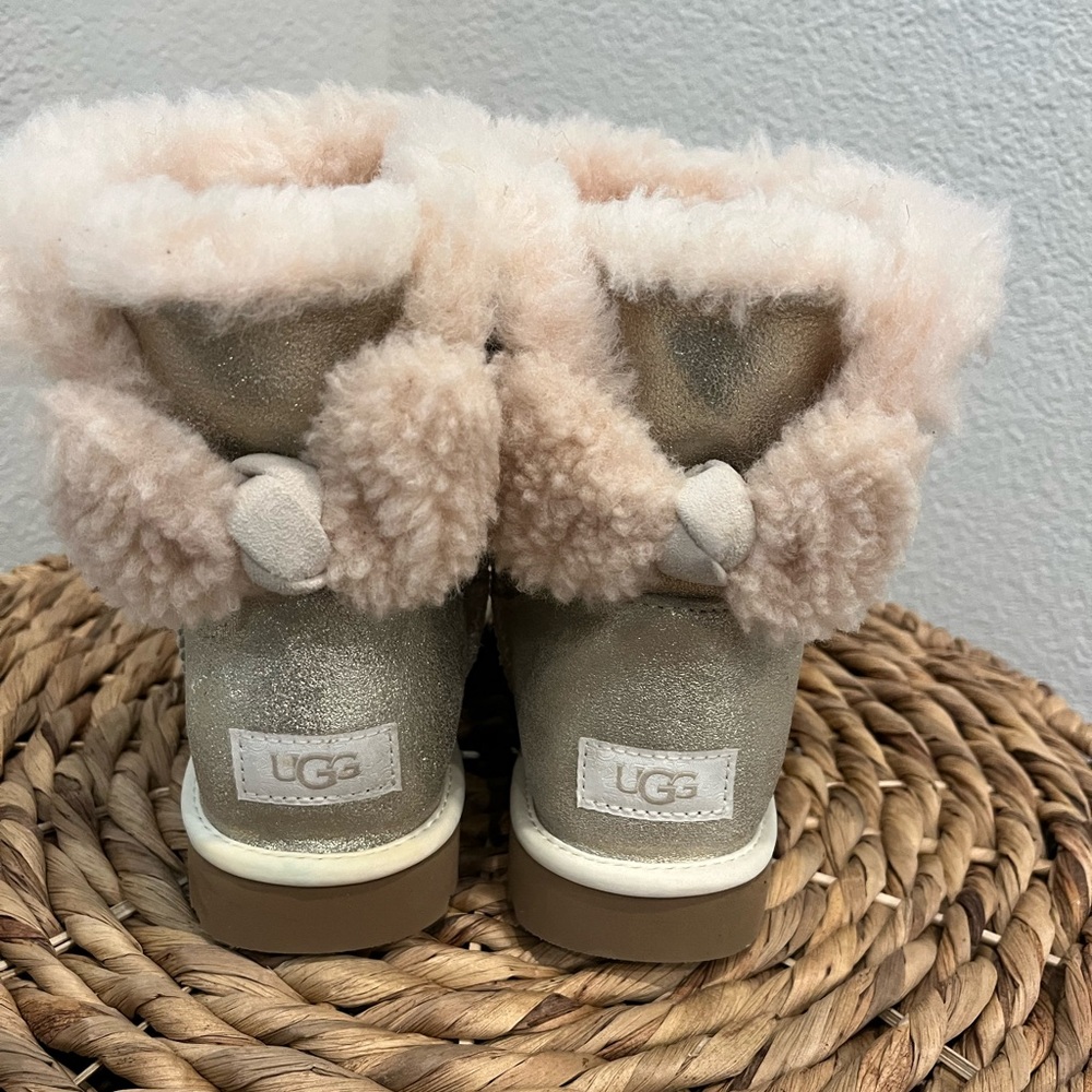 UGG Sparkly Gold Cream Mini Bailey Bow Boots Sherling - Picture 8 of 12